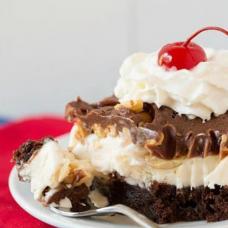 CHOCOLATE BROWNIE DELIGHT SUNDAE DESSERT