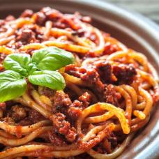 MAKARONIA ME KIMA (GREEK SPAGHETTI)