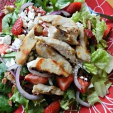 GRILLED CHICKEN & STRAWBERRY SALAD