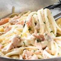 SALMON FETTUCCINE ALFREDO